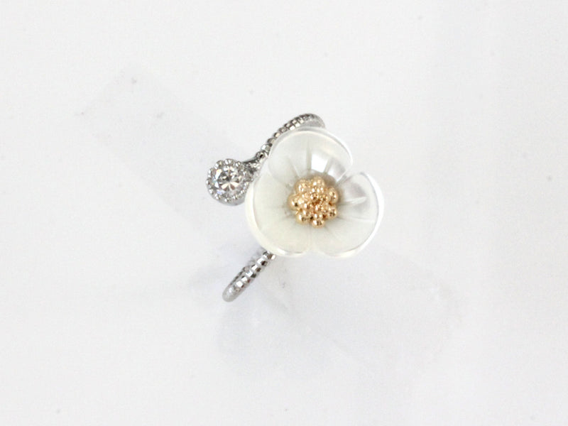 Antique White Daisy Ring